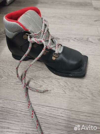 Лыжные ботинки