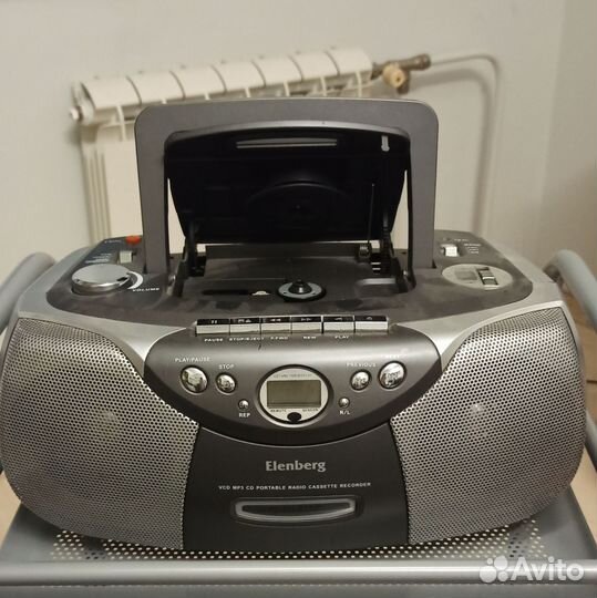 Магнитофон проигрыватель CD дисков радиоприемник
