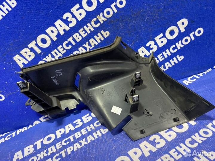 Обшивка задней стойки Ford Focus 3 седан 2012