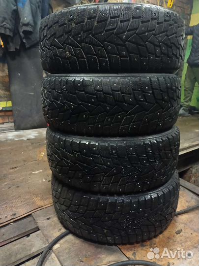 Dunlop SP Winter Ice 02 225/50 R17 и 225/50 R17