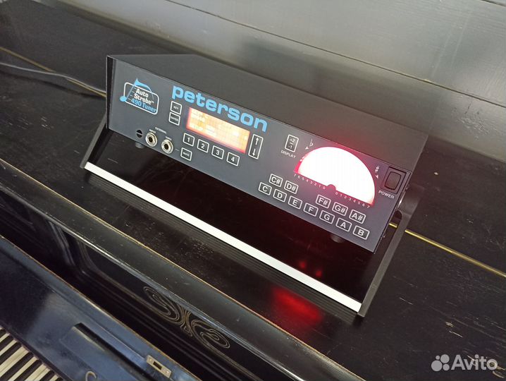 Тюнер (стробоскоп) муз. инструментов Peterson