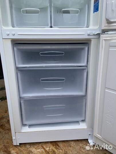 Холодильник бу Indesit