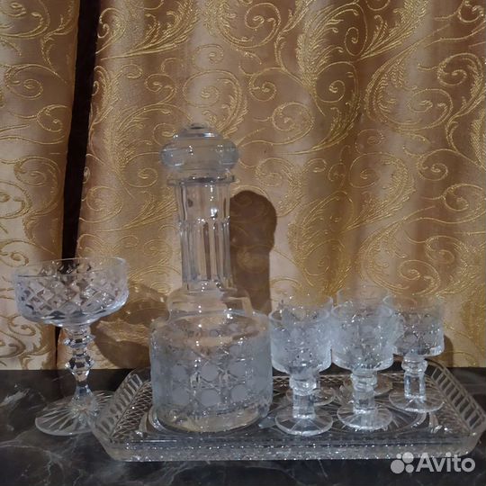 Графин и рюмки хрустальные