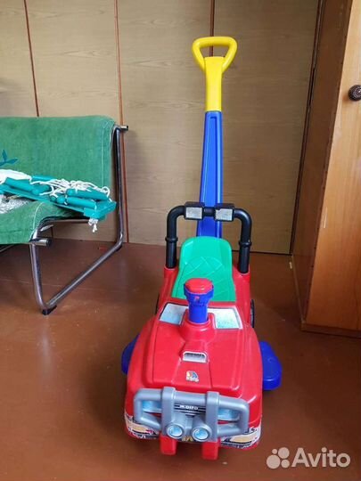 Детская машинка каталка с ручкой