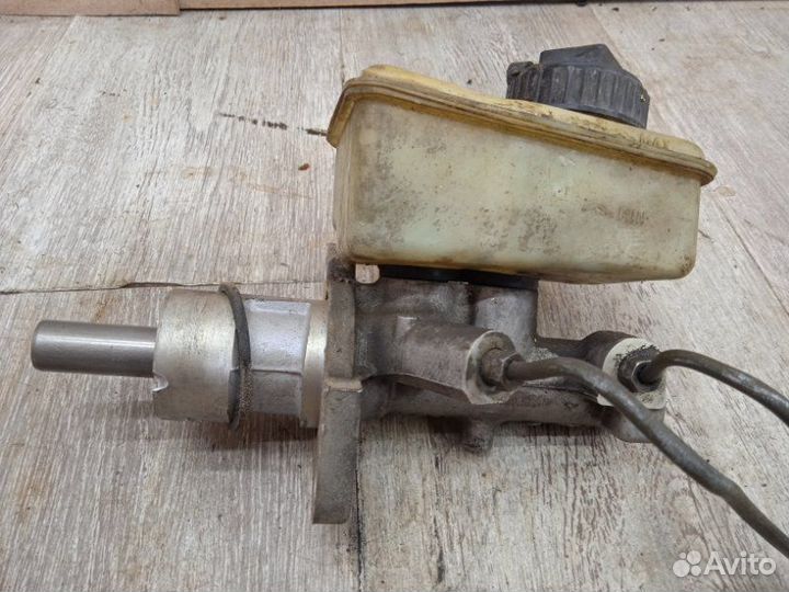 Главный тормозной цилиндр Opel Omega B X30XE 1995