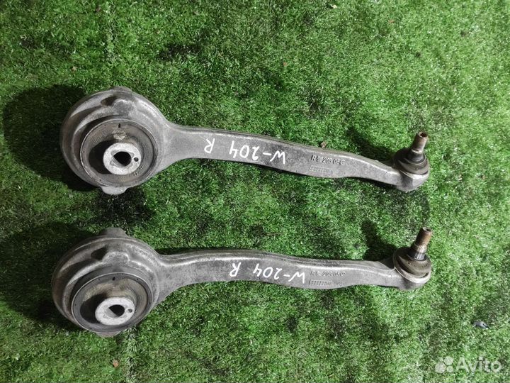 Передний правый рычаг Mercedes w204