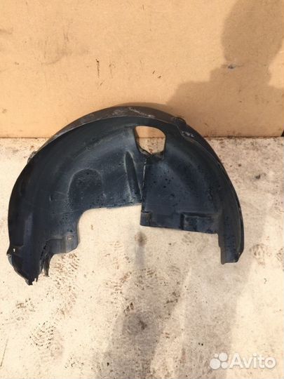 Подкрылок задний левый Skoda Octavia лифтбэк 1.4