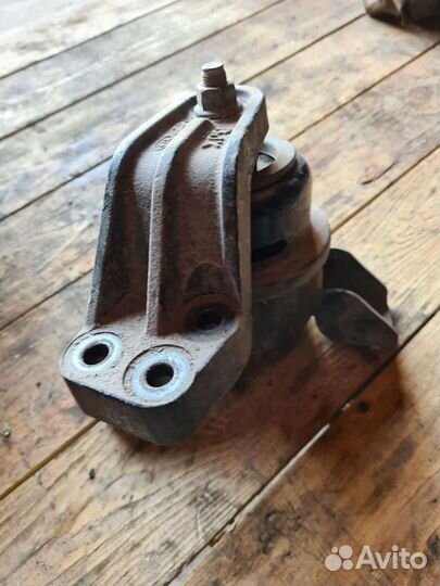 Опора двигателя правая kia venga