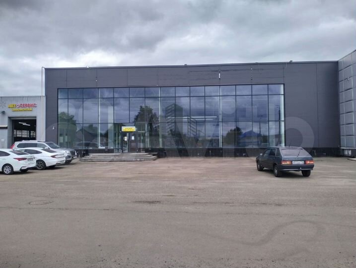 Бывший автосалон