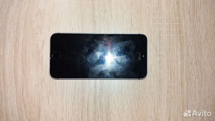 iPhone SE, 32 ГБ