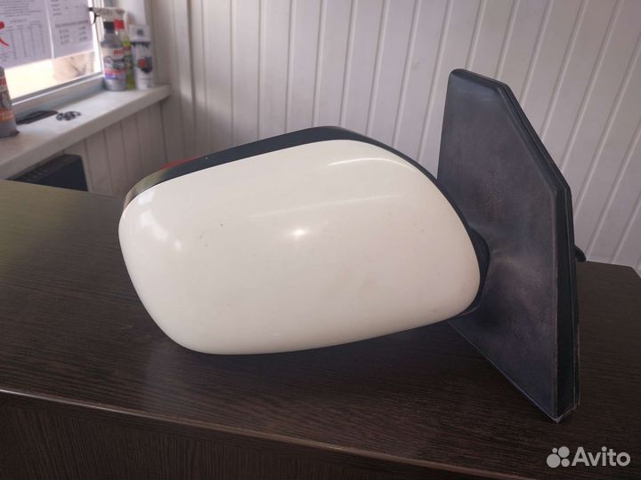 Зеркало боковое правое тоёта корола