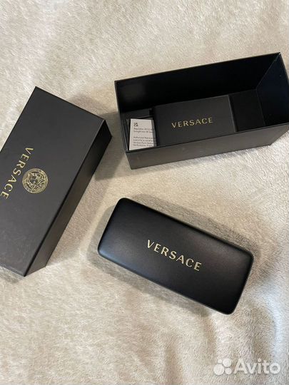 Солнцезащитные очки Versace