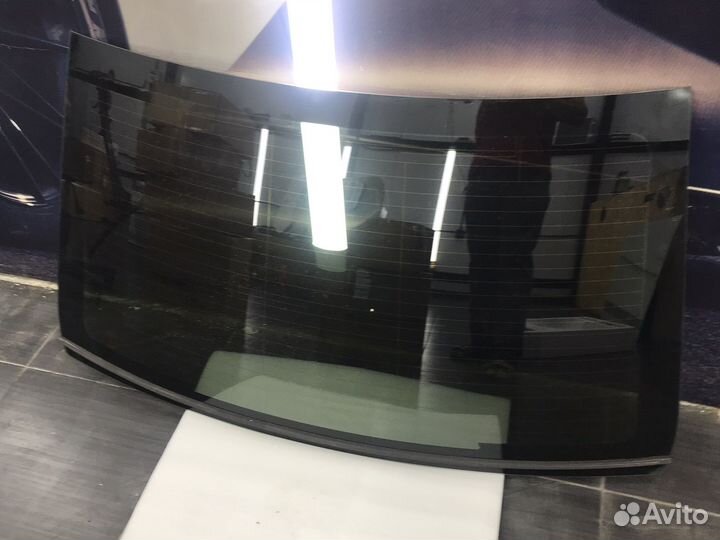 Заднее лобовое мерседес 212