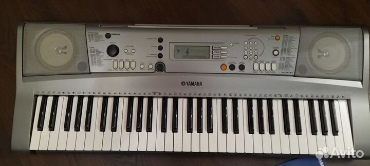 Синтезатор Yamaha PSR-R300