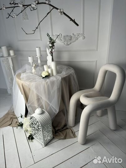 Дизайнерский сливочный стул в стиле Moustache