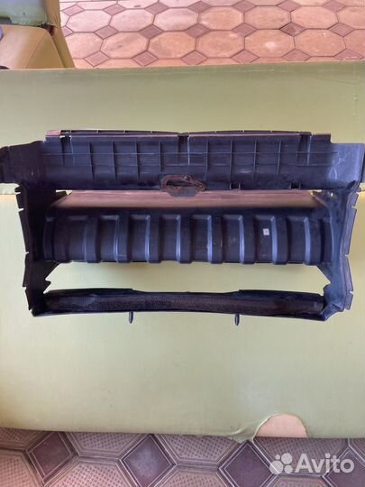 Range Rover Sport L320 Дефлектор Радиатора