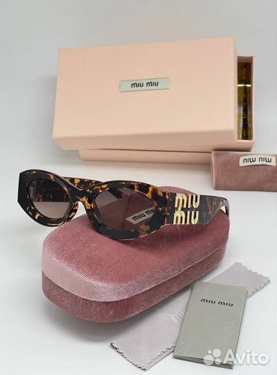 Солнцезащитные очки miu miu