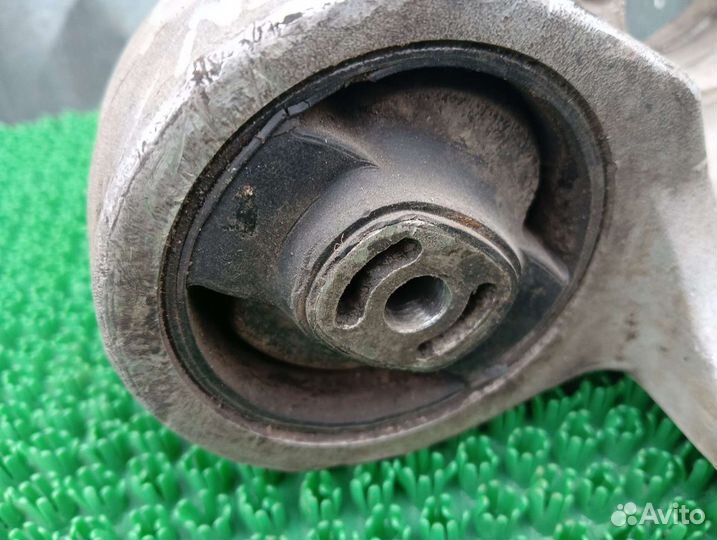 Опора двс задняя с кронштейном Ситроен C5