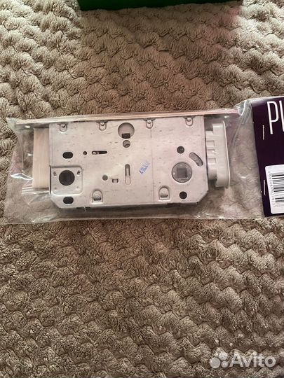 Дверная ручка и магнитный механизм