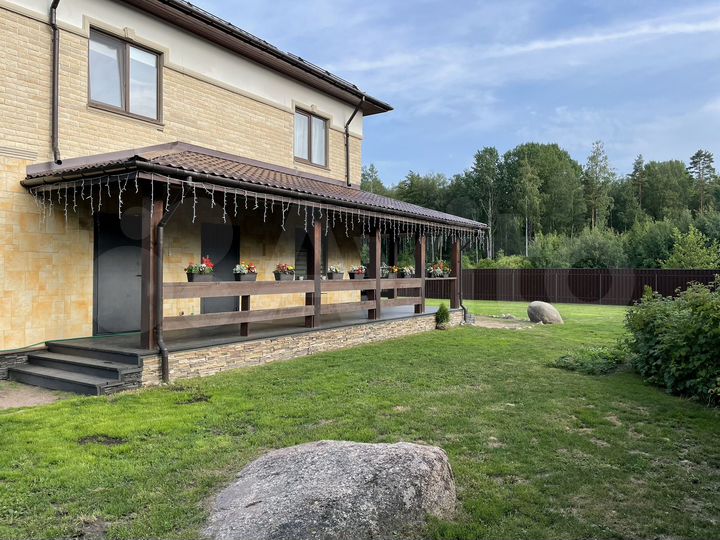 Коттедж 218 м² на участке 12 сот.