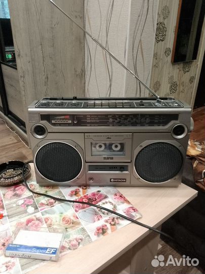 Hitachi, магнитола
