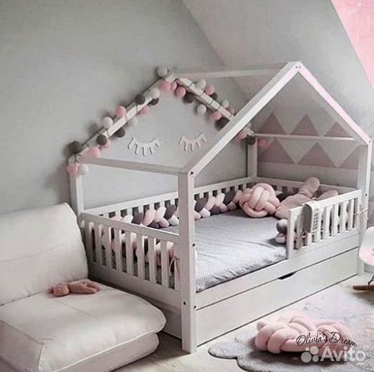 Кровать - домик из эко массива