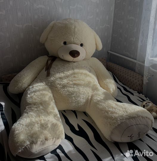 Продам большого плюшевого мишку