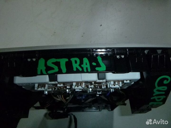 Плафон салона opel astra J 2010