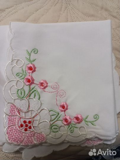 Скатерть новая тканевая с вышивкой и салфетками