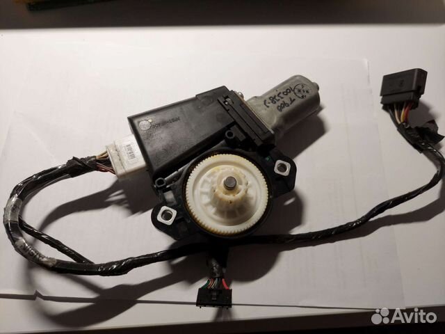 Электродвигатель люка крыши