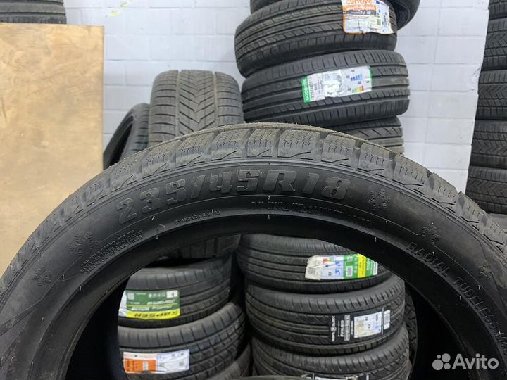 RoadX RX Frost WU01 235/45 R18 98H