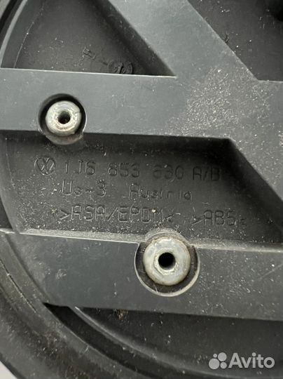 Эмблема Volkswagen golf 4