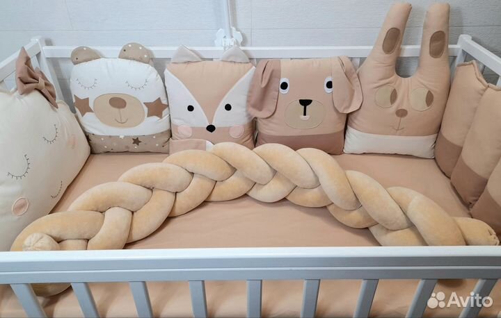 Бортики в детскую кроватку зверюшки с косичкой