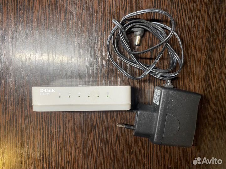 Коммутатор D-Link DES-1005A