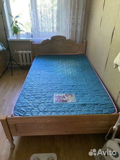 Кровать с матрасом