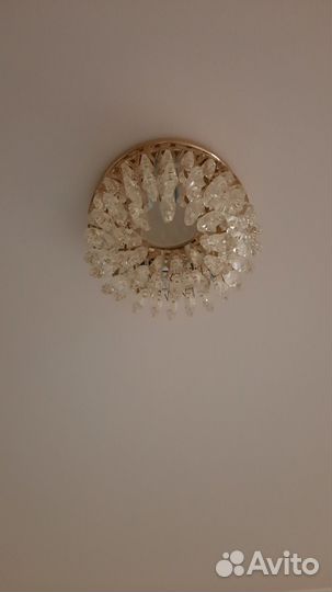 Люстра + 4 точечных светильника