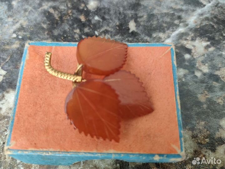 Брошь янтарная винтаж СССР