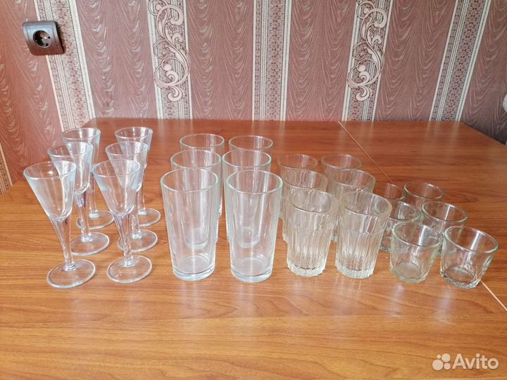 Рюмки, стаканы, стопки