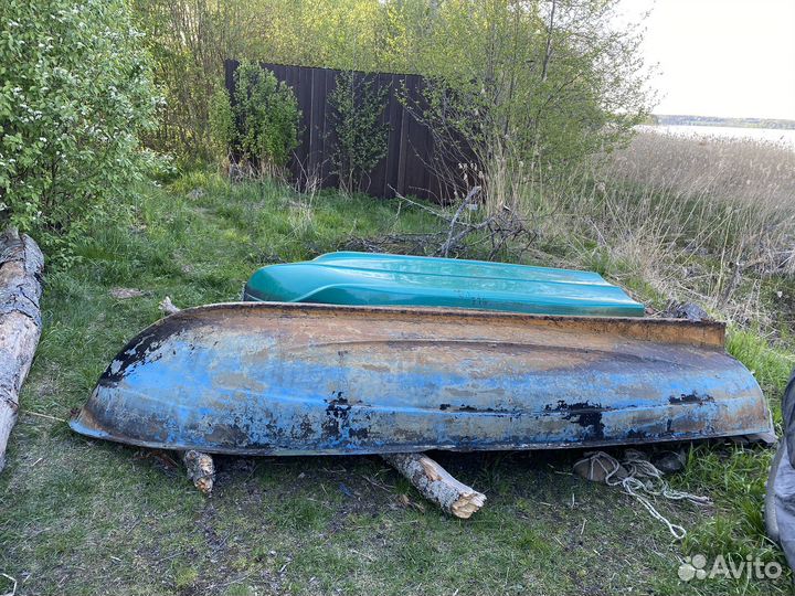 Стоянка лодки на берегу Суходольского озера