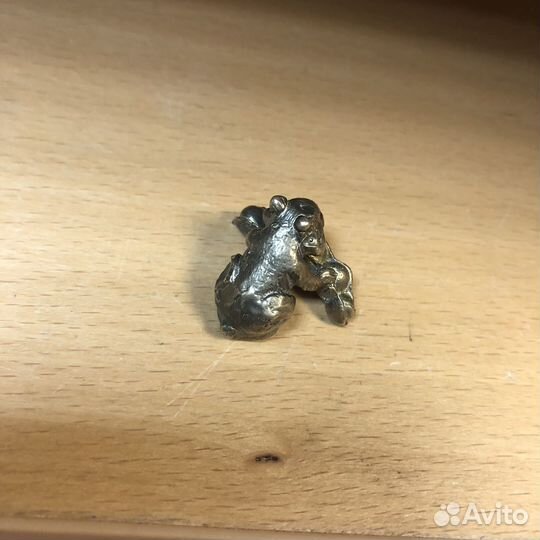 Статуэтка бронзовая Хомяк с горохом