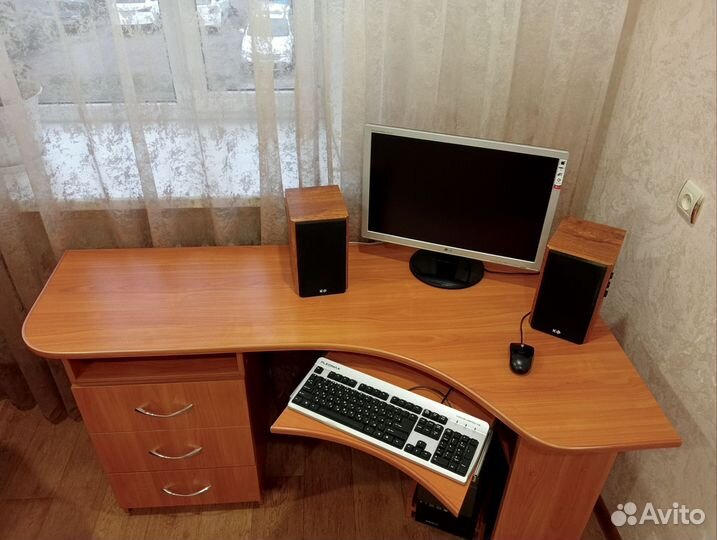 Компьютерный стол