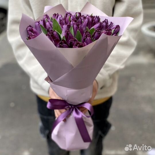 Букет фиолетовых тюльпанов 51 шт. к 8 марта Москва