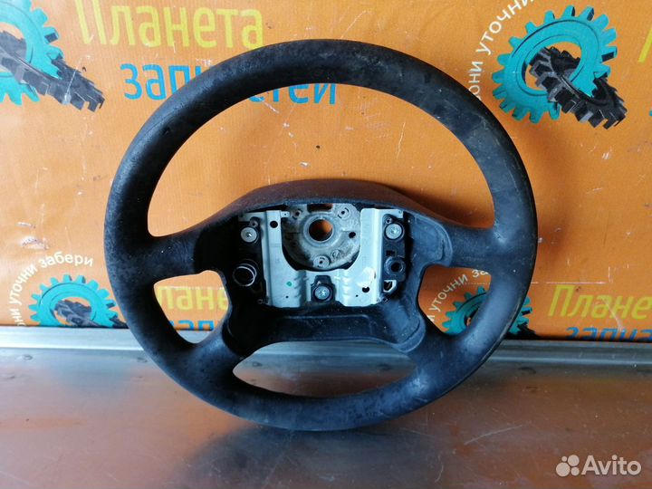 Руль Volkswagen Passat B5 требует перетяжки