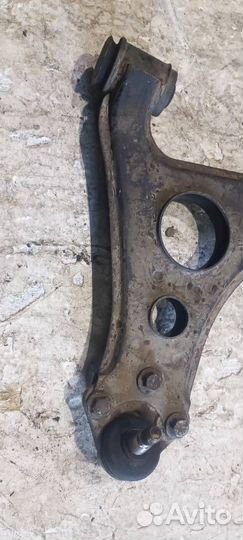 Рычаг передний правый нижний A1683302407