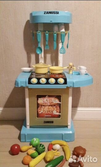 Детские игрушечная кухня пластмассовая