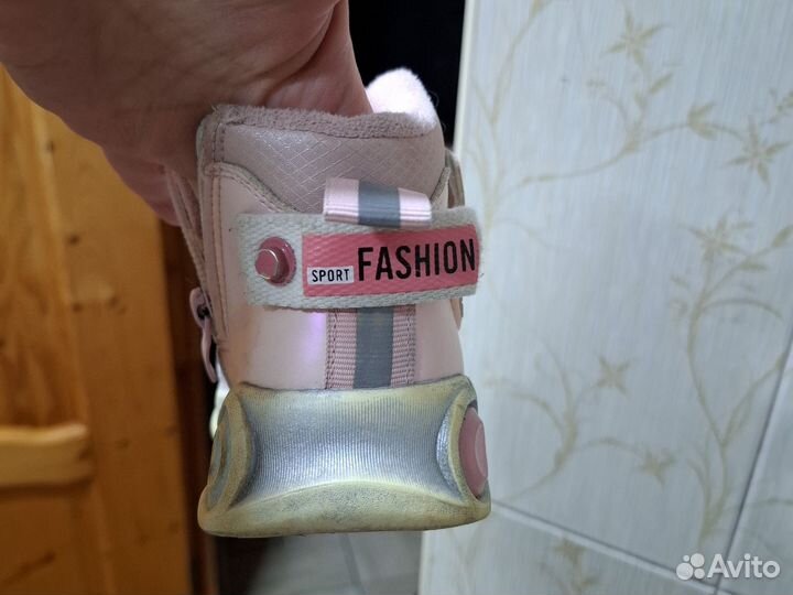 Ботинки для близняшек и двойняшек 24