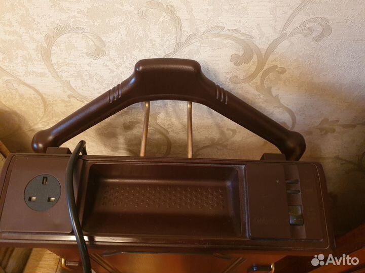 Пресс-вешалка для брюк