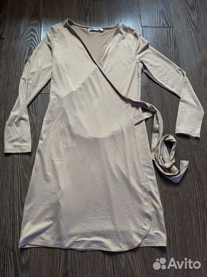 Платья миди металлик и мини бежевого цвета