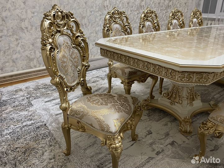 Стол для гостинной
