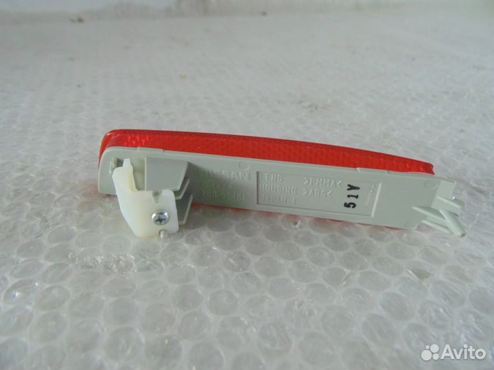 Отражатель в бампер задний левый В бампер nissan M